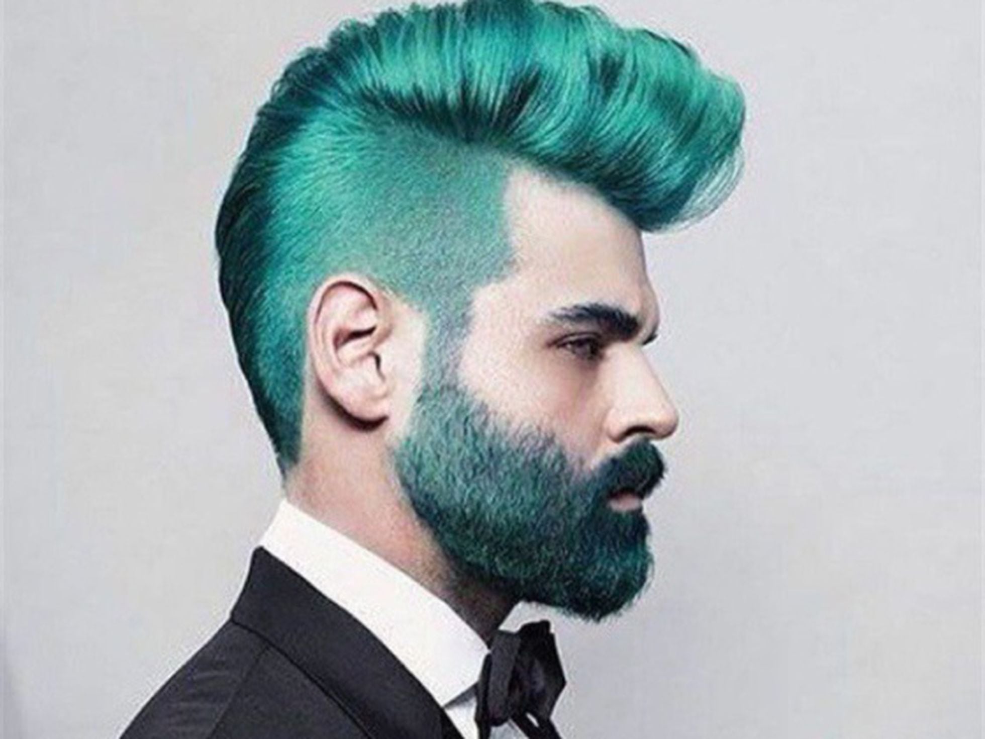 La moda 'merman': teñirse de azul barba y el pelo, ¿sí o no? | ICON | EL PAÍS