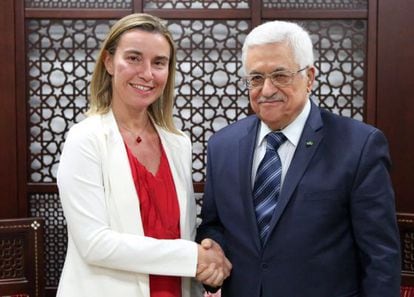 Federica Mogherini y Mahmud Abbas.