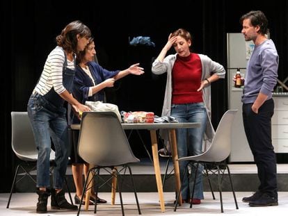 Desde la izquierda, Bel&eacute;n Cuesta, Carmen Balagu&eacute;, Malena Alterio y Daniel Grao, en la obra de teatro.