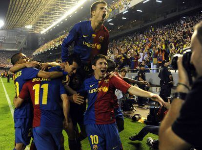El argentino celebra con sus compañeros el segundo tanto del Barça en la final de la Copa del Rey de 2009, contra el Athletic