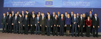 Foto de grupo de los líderes europeos reunidos en Bruselas.