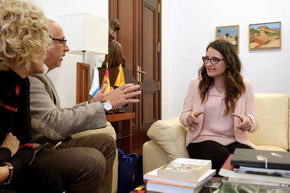 La vicepresidenta valenciana M&oacute;nica Oltra, este lunes en una visita al Cabildo de Gran Canaria.