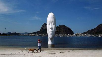 La escultura &#039;Awilda&#039; de Plensa, que estuvo tres meses instalada en la Bah&iacute;a de Guanabara, Brasil, dentro del agua. 