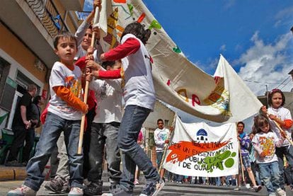 Los niños fueron protagonistas destacados en la Trobada celebrada ayer en la localidad de Relleu.