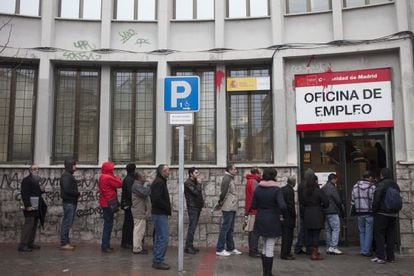 Aunque a menor ritmo, el mercado de trabajo sigue destruyendo empleo.