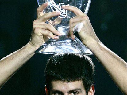 Novak Djokovic celebra su triunfo en la Copa de Maestros.