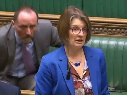 En foto, Rachel Maclean en la Cámara de los Comunes durante el debate sobre la menopausia el pasado febrero. En vídeo, la diputada pidiendo el debate sobre la menopausia en junio de 2018.
