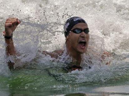 Oussama Mellouli, durante la prueba de 5 kilómetros en aguas abiertas 