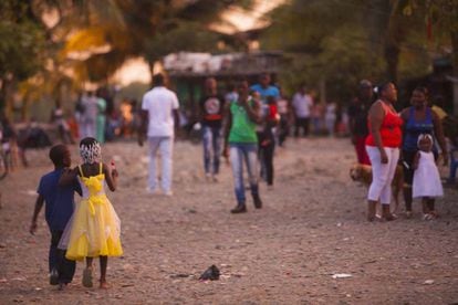 Dos años después de declararse espacio humanitario, la tranquilidad ha vuelto a la calle, yel ambiente que se respira podría parecerse hoy al de cualquier calle de La Habana Vieja en Cuba.