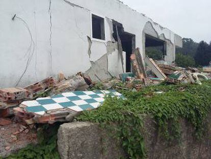 Cascotes de una vivienda en Paramos.