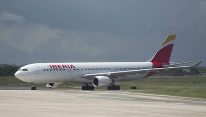 Un avi&oacute;n de la aerol&iacute;nea espa&ntilde;ola Iberia