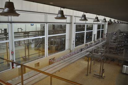 Interior de la factoría de Alimentos Lácteos, en Outeiro de Rei (Lugo)