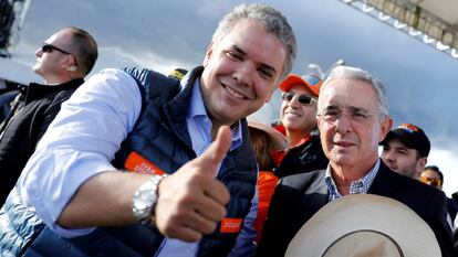 Iván Duque (izquierda), junto a Álvaro Uribe en la campaña de 2019.