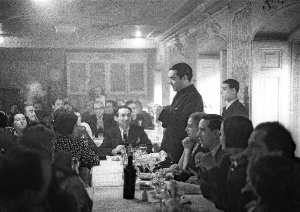 Lorca, en el homenaje a Alberti y León en el Café Nacional de Madrid.