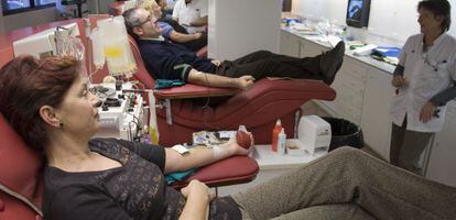 Donantes en el Banco de Sangre y Tejidos del hospital Vall de Hebr&oacute;n de Barcelona.