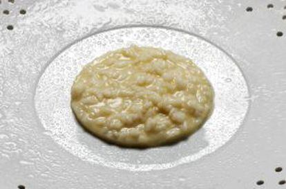 'Risotto' con queso y pimienta, de Massimo Bottura.