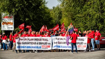 Manifestación de los trabajadores de Bimbo por la decisión de cierre de la empresa en Paracuellos del Jarama, Madrid.
