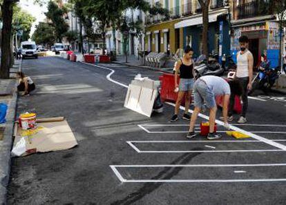 La calle de Galileo de Madrid cortada al trafico de coches.