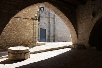 Arcos g&oacute;ticos en el pueblo de Ares. 