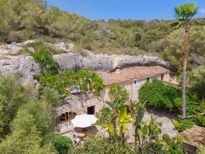Las tres casas de la semana: vivir en la ladera de una montaña en Mallorca por 4 millones 