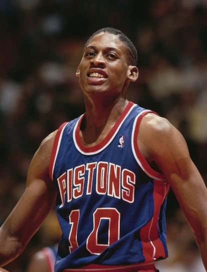 Un joven Dennis Rodman, durante un partido de los Detroit Pistons en 1986 en el Omni Arena de Atlanta.