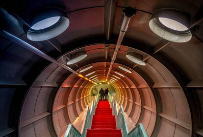 El interior del Atomium, una de las atracciones más conocidas de Bruselas y testigo de la Exposición Universal de 1958.