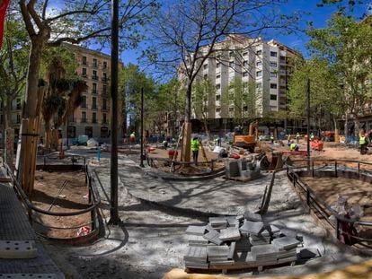 Reforma de la calle Consell de Cent de Barcelona. Foto: Carles Ribas / El País