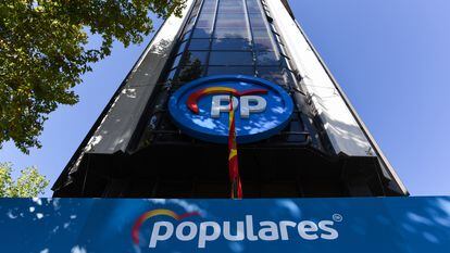 Fachada de la sede del PP, en el número 13 de la calle Génova, en Madrid.