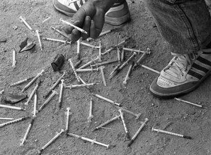 Jeringuillas en un descampado de San Blas, en 1988.