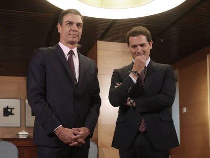 Pedro Sánchez y Albert Rivera durante su reunión este martes en el Congreso de los Diputados.