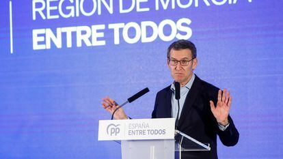 El presidente del Partido Popular, Alberto Núñez Feijóo, en el acto de presentación del candidato del PP a la alcaldía de Alcantarilla (Murcia), este viernes.