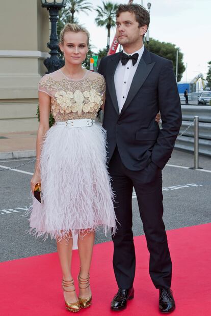 La pareja de moda del festival fue invitada a este evento en Monte Carlo. Ella llevaba un vestido de Prabal Gurung de otoño-invierno con unas sandalias de Nicholas Kirkwood para Prabal Gurung y un bolsito de Roger Vivier.