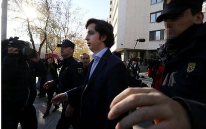 Francisco Nicolás Gómez Iglesias, a la salida de los juzgados