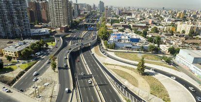 Autopista central de Santiago de Chile, uno de los activos controlados por Abertis a través de su filial ViasChile.