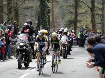 Tony Martin y Tom Danielson ascienden escapados el Alto de Ixua