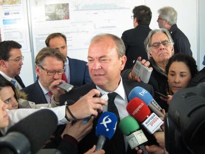 El president de la Junta d'Extremadura, José Antonio Monago, atén els mitjans el passat 23 d'abril.
