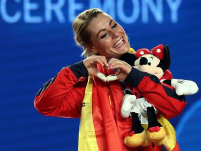 La leonesa, campeona olímpica y europea, cierra el círculo con una triple victoria en el Mundial de Halterofilia