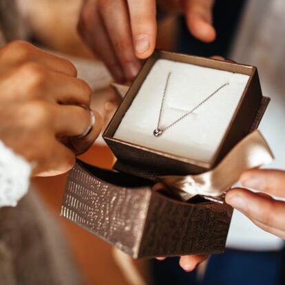 Incluyen cajas regalo que pueden utilizarse como joyero. GETTY IMAGES.