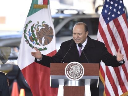 El exgobernador de Chihuahua César Duarte inaugura un cruce fronterizo, en 2016.