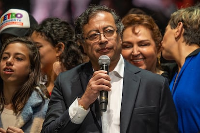Gustavo Petro, presidente electo de Colombia, da un discurso la noche de elecciones, el domingo 19 de junio, en Bogotá.