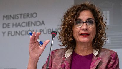 La ministra de Hacienda, María Jesús Montero, durante una rueda de prensa.