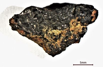 Una muestra de 3 gramos de la piedra Hipatia. 