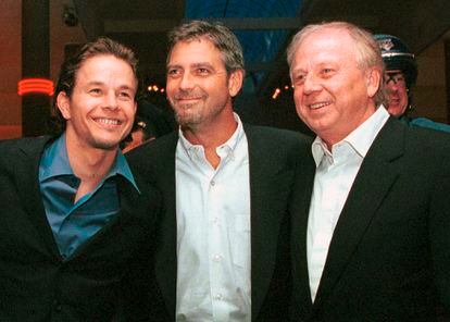 Mark Wahlberg, George Clooney y Wolfgang Petersen, en la promoción en junio de 2000 de 'La tormenta perfecta'.
