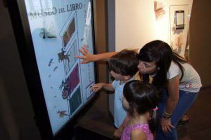 La primera planta del museo está dedicada a los niños, con paneles interactivos y actividades didácticas.