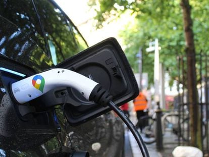 Vehículos eléctricos y Google Maps.