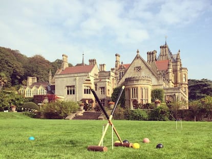 Según el National Trust Tyntesfield fue construido con las ventas del pájaro guano, pero los estudios apuntan a negocios directos en África y la India Oriental. El palacete sirvió para segregar a los soldados afrodescendientes de EE.UU. heridos durante la Segunda Guerra Mundial. |