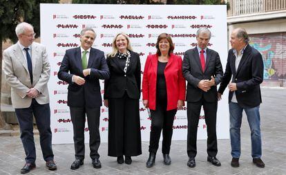 Los ganadores de los Premios Rey Jaime I 2018: de izquierda a derecha, Ramón Martínez, Íñigo Losada, Dolores Corella, María Vallet, Xavier Freixas y Enrique Silla. 