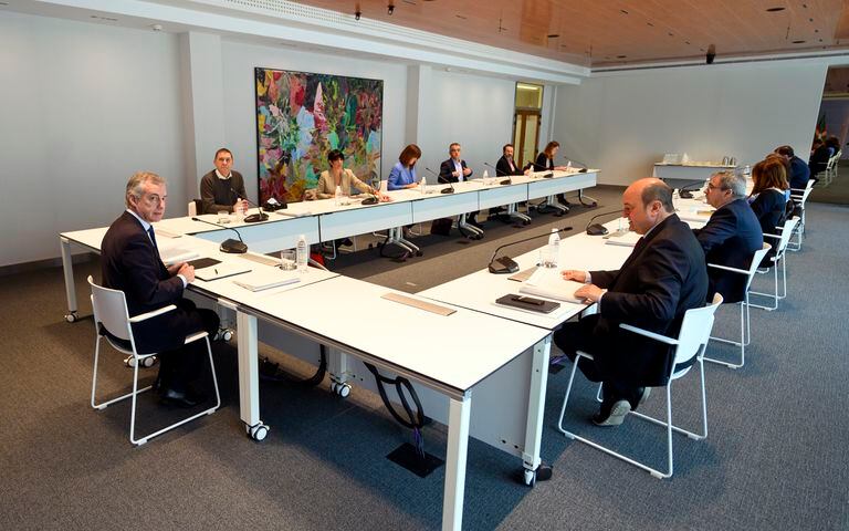 Iñigo Urkullu preside este jueves la reunión con los partidos políticos vascos.