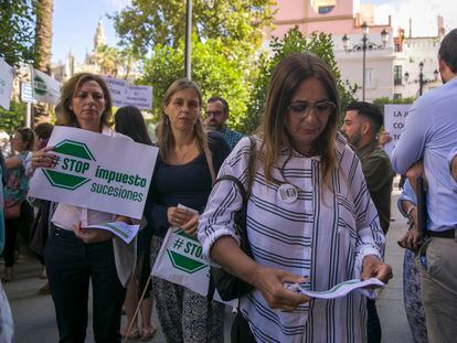 Una manifestación con el lema Stop impuestos, en Sevilla, el 14 de octubre de 2019.