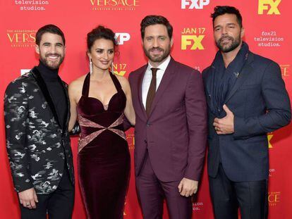 Los actores Darren Criss, Penelope Cruz, Edgar Ramirez, y Ricky Martin en la presentación de la serie sobre Gianni Versace el pasado lunes en Hollywood.